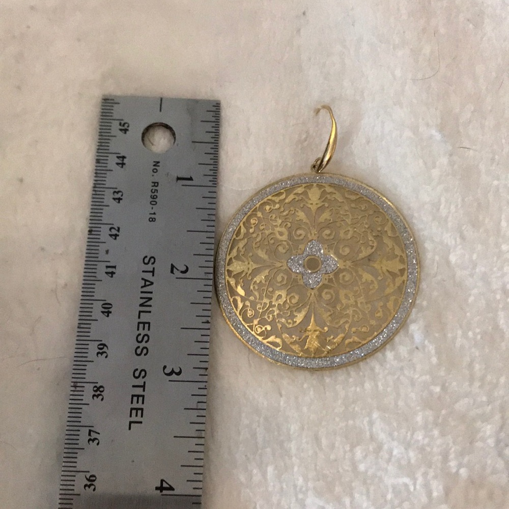 Gold and crystal earrings - Picture 2 of 4